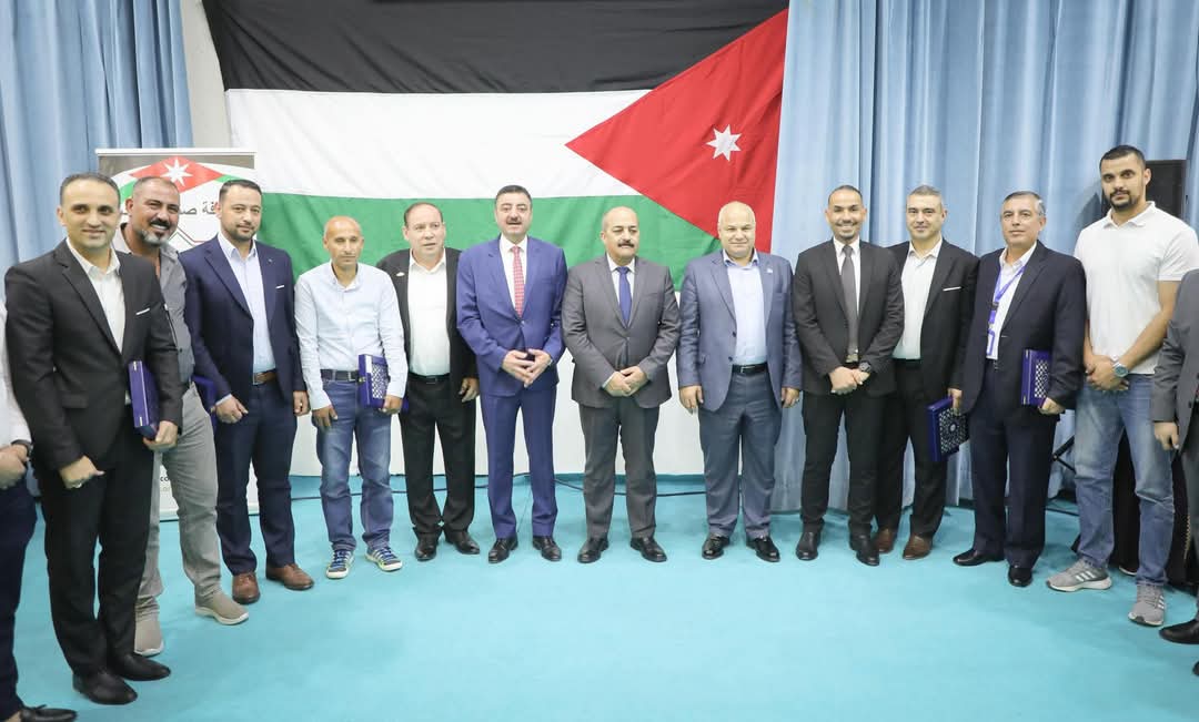 وزير العمل يكرم نخبة من موظفي كهرباء اربد